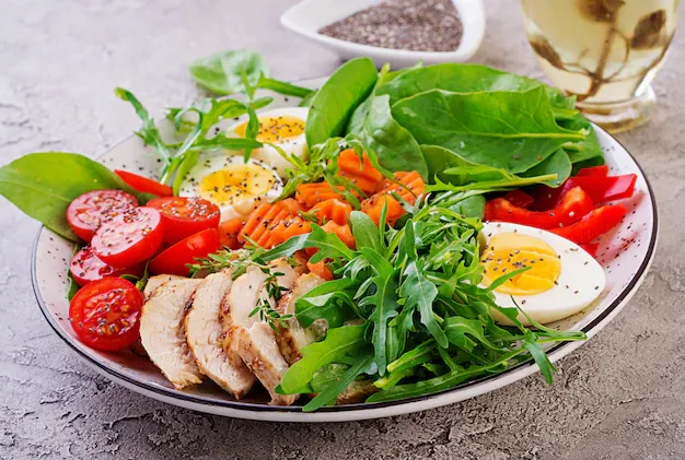 plate-with-keto-diet-food-cherry-tomatoes-chicken-breast-eggs-carrot-salad-with-arugula-spinach-keto-lunch_2829-3563.webp